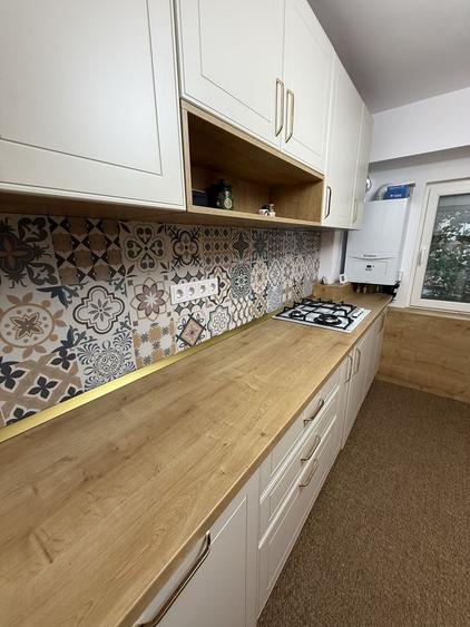 Apartament cu 3 camere decomandat în Aviației