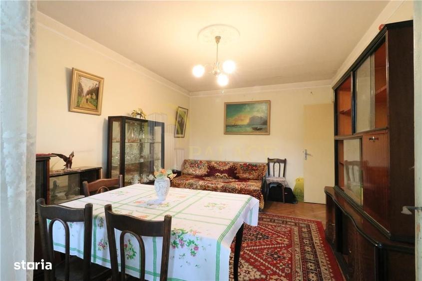 Apartament cu 3 camere decomandat în Podu Roș