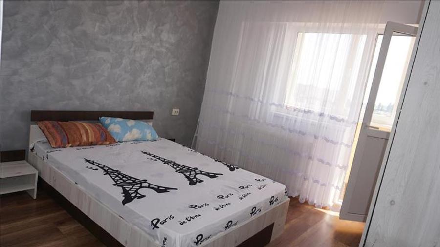 Apartament cu 3 camere decomandat în 1 Mai