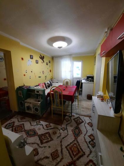 Apartament cu 3 camere semidecomandat în Central
