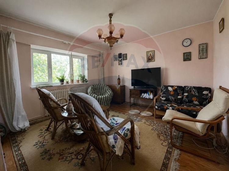 Apartament cu 3 camere de vânzare în zona Capitol - 1