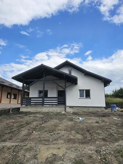 Casă cu Teren 800 Mp în Gârcina