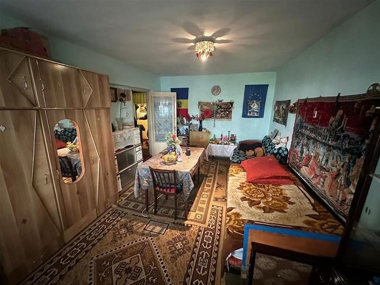 Apartament cu 4 camere decomandat în Central