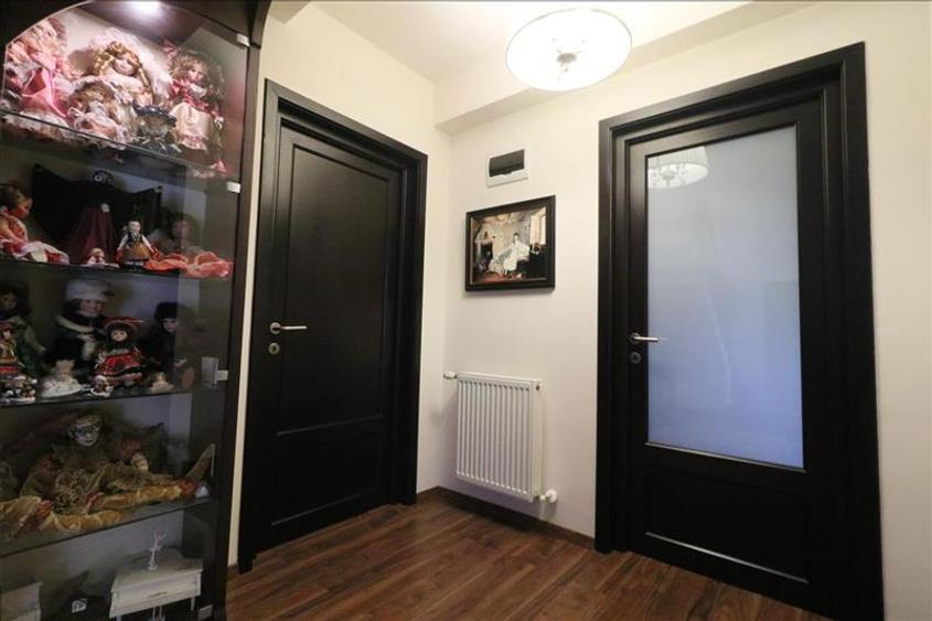 Casă individuală cu 7 camere cu Garaj în Copou