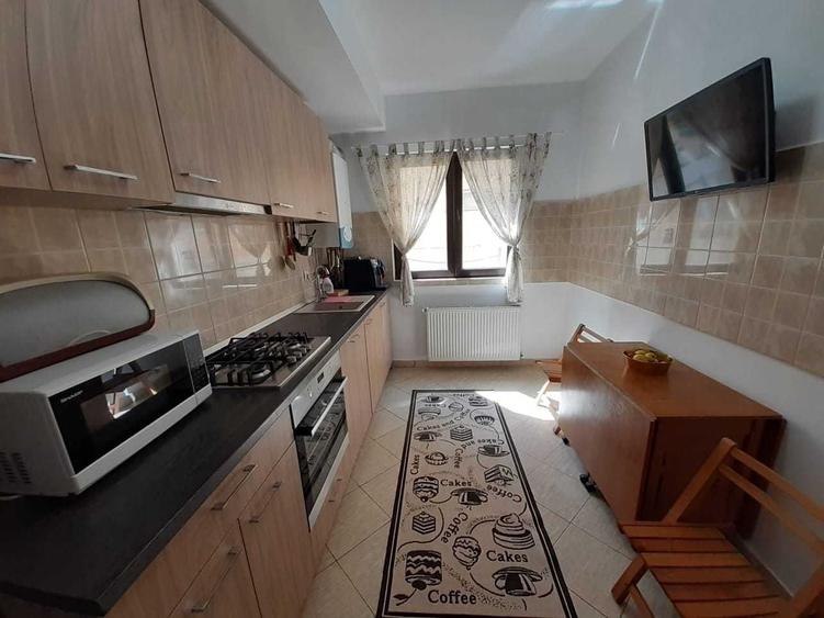 Apartament cu 3 camere semidecomandat în Central
