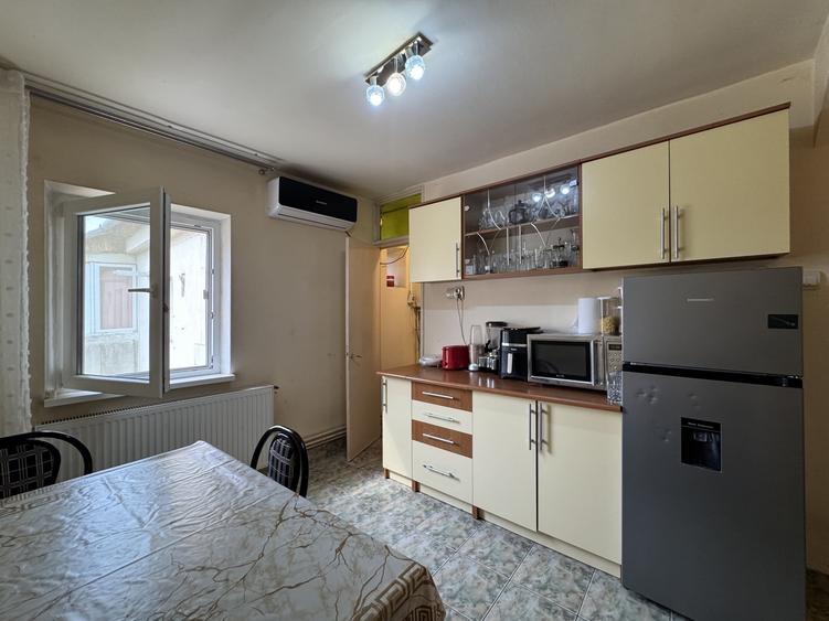 Apartament cu 3 camere decomandat, mobilat în Bucovina