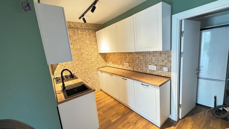 Apartament cu 3 camere decomandat, mobilat în Aradului