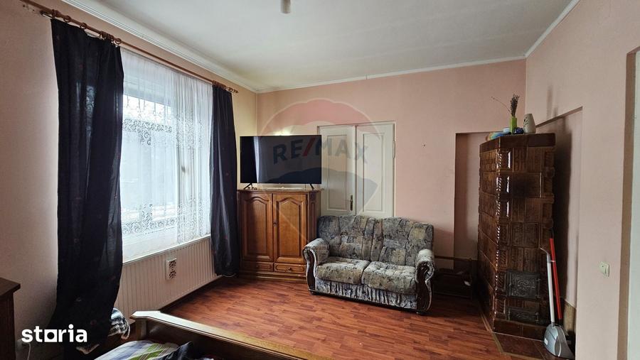 Casă cu 6 camere cu Teren 200 Mp în Central