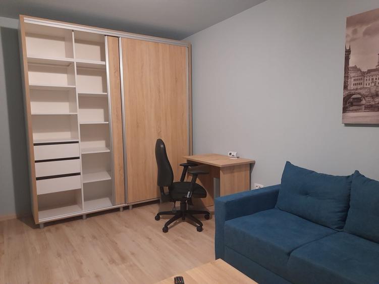 Apartament cu 2 camere decomandat în Tractorul