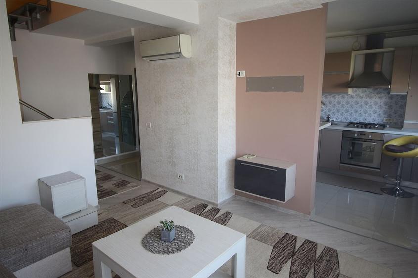 Apartament cu 5 camere decomandat în Aradului