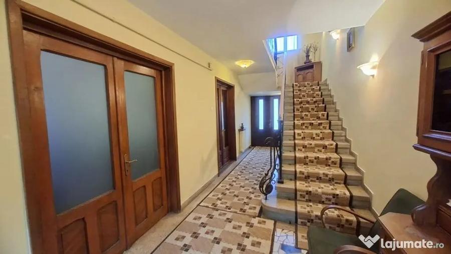 Casă cu 4 camere cu Teren 271 Mp în Central