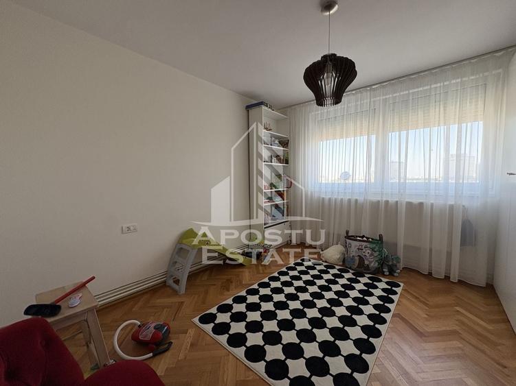 Apartament cu 3 camere decomandat, mobilat în Take Ionescu