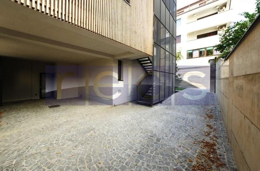 Apartament cu 3 camere decomandat în Dorobanți
