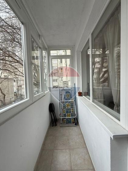 Garsonieră decomandată, mobilată în Titan