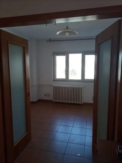Apartament cu 5 camere decomandat în Unirii