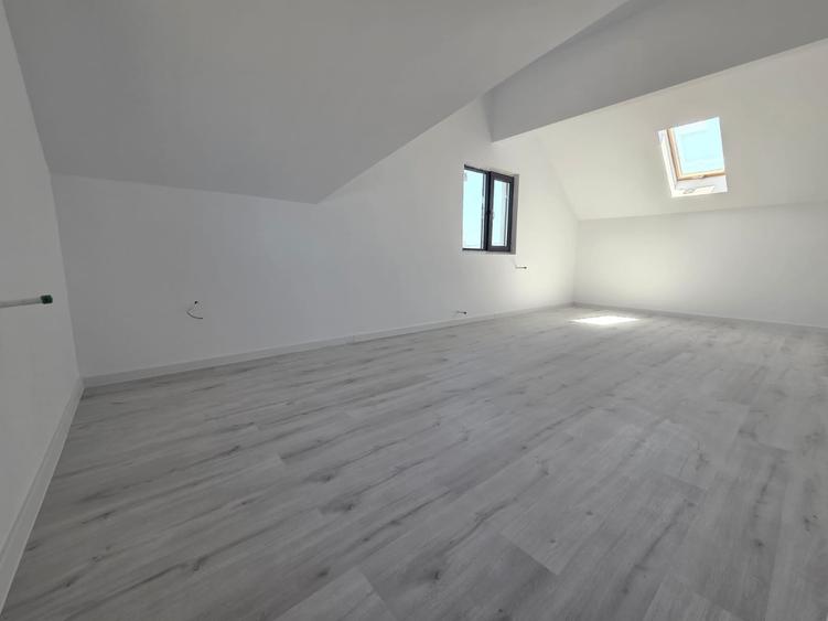 Casă individuală cu 5 camere cu Teren 460 Mp în Țegheș