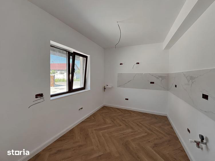 Casă cu 5 camere cu Teren 213 Mp în Lumina