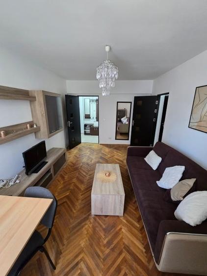 Apartament cu 3 camere decomandat în Bd. Independenței