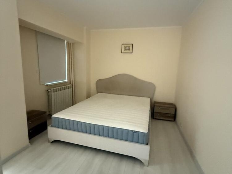 Apartament cu 3 camere decomandat în P-ța Alba Iulia