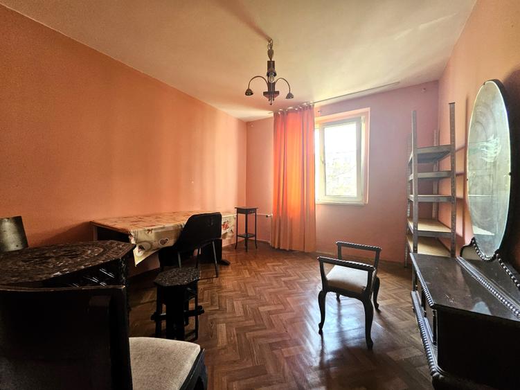 Apartament cu 3 camere decomandat în Drumul Taberei