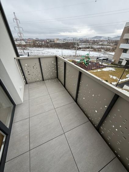 Apartament cu 3 camere semidecomandat în Apahida