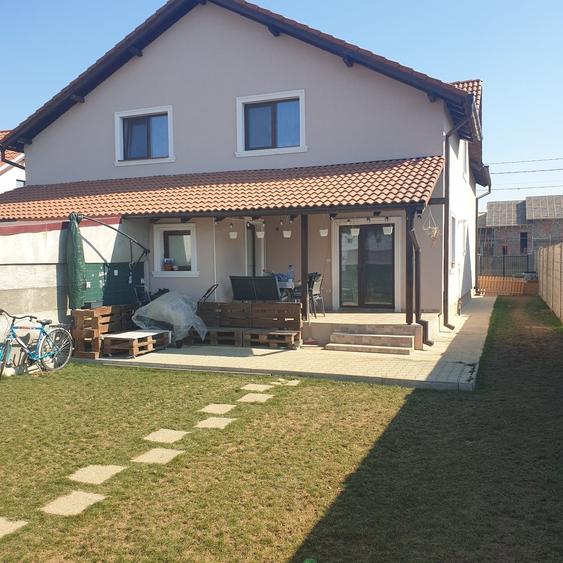 Casă cu 4 camere cu Teren 493 Mp în Central