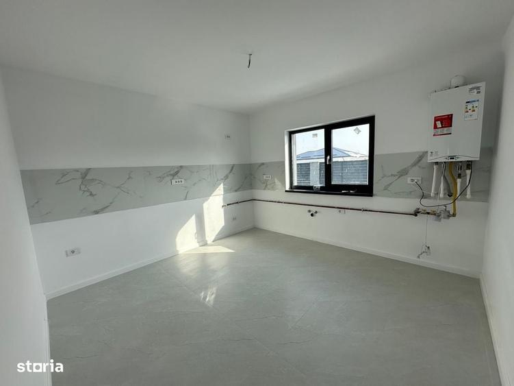 Casă cu 4 camere cu Teren 400 Mp în Clinceni