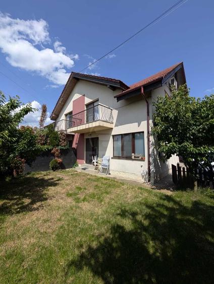 Duplex cu 5 camere cu Canalizare în Florești