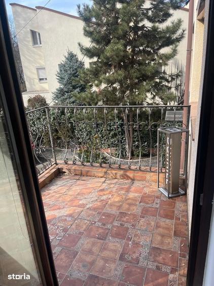 Casă cu 7 camere decomandat cu Teren 120 Mp în Floreasca
