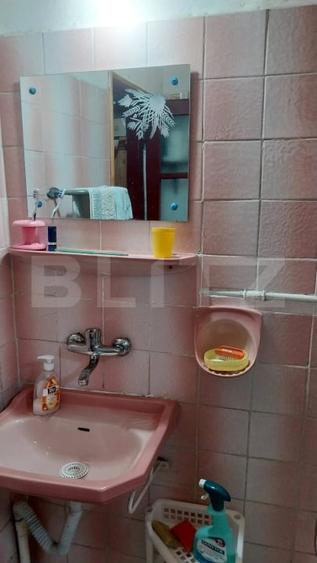 Casă individuală cu 6 camere cu Canalizare în Vest