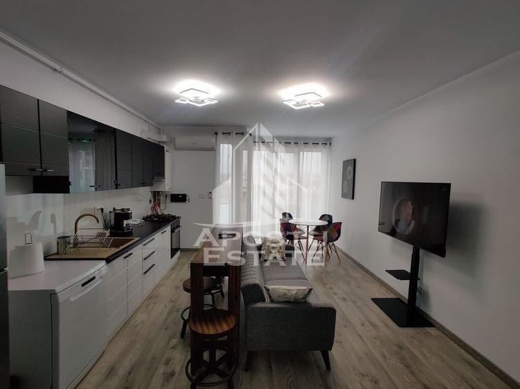 Apartament cu 3 camere decomandat, mobilat în Central