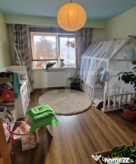 Apartament cu 4 camere decomandat în Astra