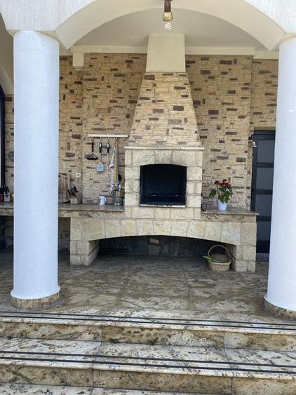Casă cu 4 camere cu Teren 2750 Mp în Central
