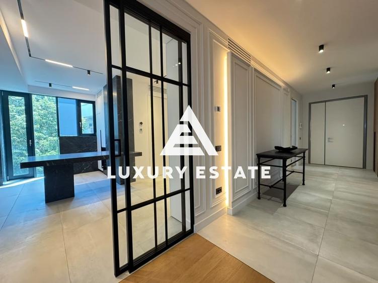 Apartament cu 4 camere semidecomandat în Aviatorilor