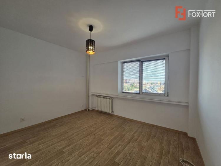 Apartament cu 4 camere decomandat în Intim
