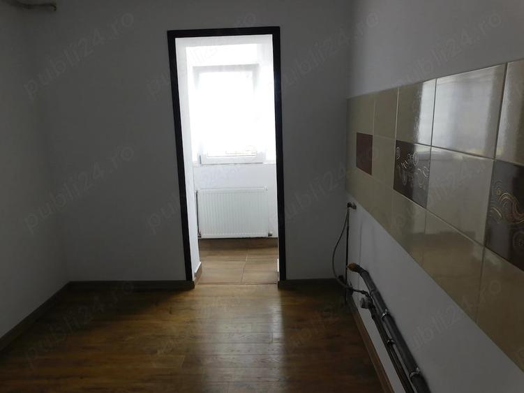 Apartament cu 3 camere decomandat în Exterior Vest