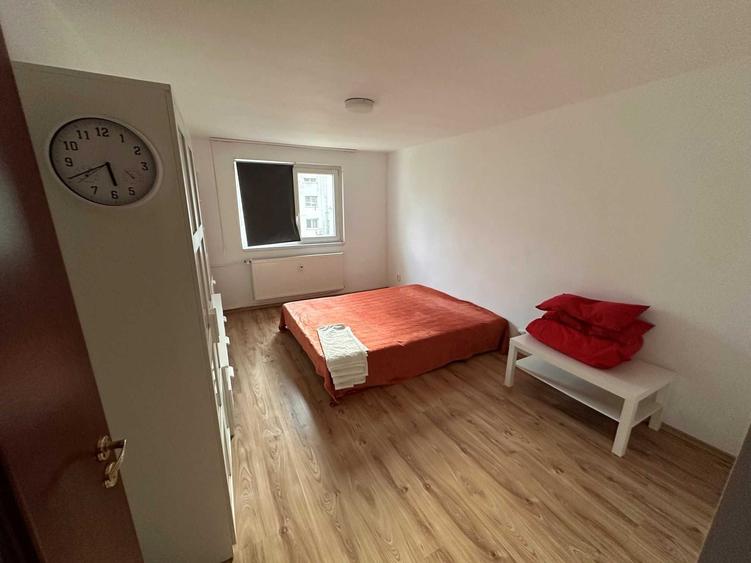 Apartament cu 3 camere decomandat, mobilat în Tei
