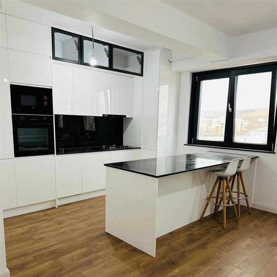 Apartament cu 3 camere decomandat, mobilat în Burdujeni