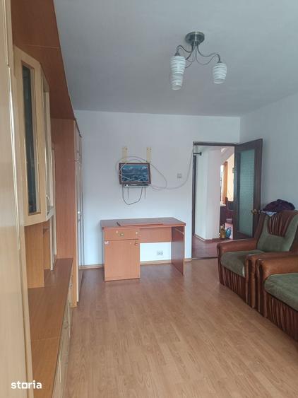 Apartament cu 2 camere decomandat în Petros