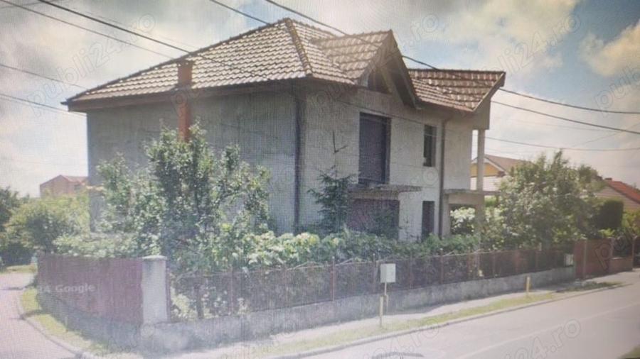 Casă cu 4 camere cu Teren 575 Mp în Central