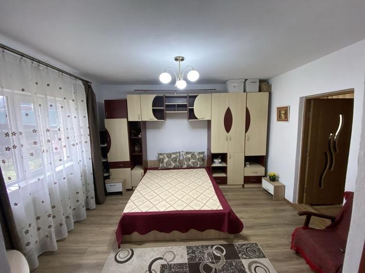 Casă cu 4 camere în Poiana Teiului