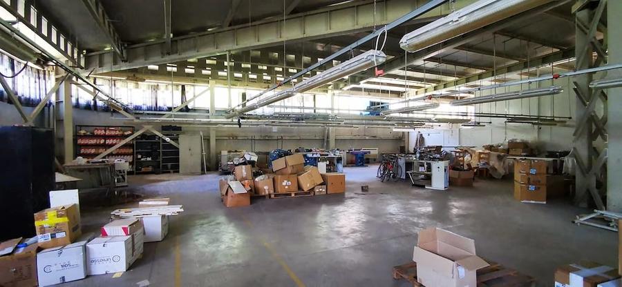 Spațiu comercial, de 1,000 mp, în Central