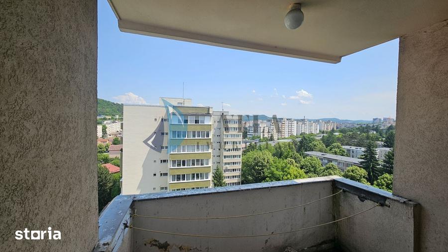Apartament cu 3 camere decomandat în Tudor