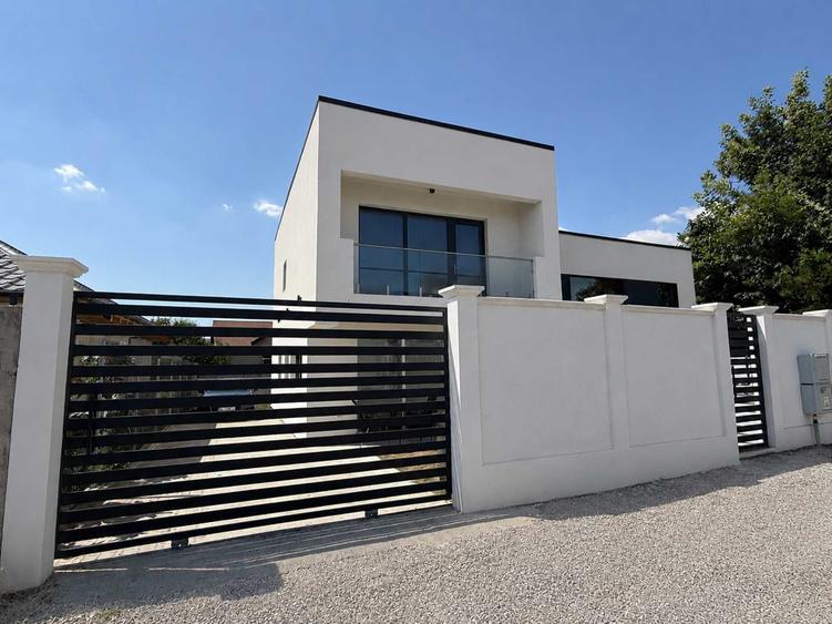 Casă cu 2 camere în Micro 21