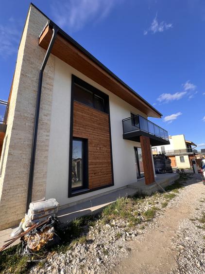 Casă individuală cu 4 camere cu Canalizare în Gilău