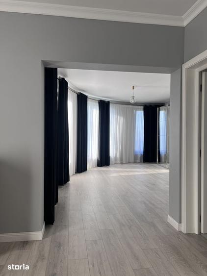 Casă cu 7 camere cu Teren 1000 Mp în Vest