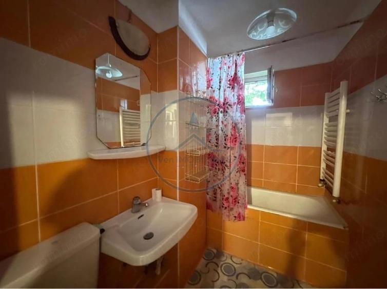 Apartament cu 4 camere decomandat în Central