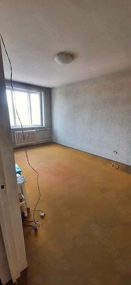Apartament cu 3 camere decomandat în Titan