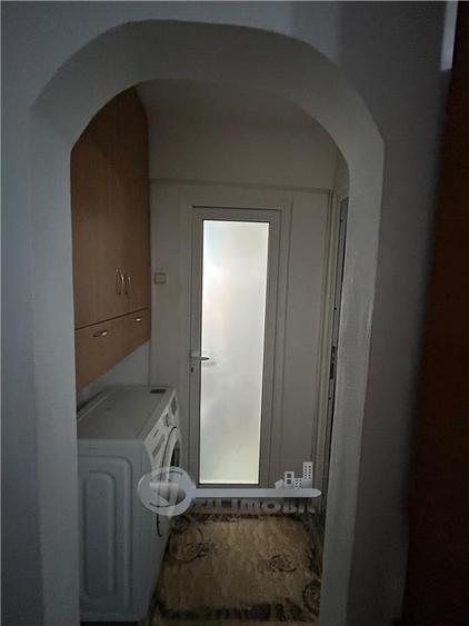 Apartament cu 3 camere semidecomandat în Păcurari