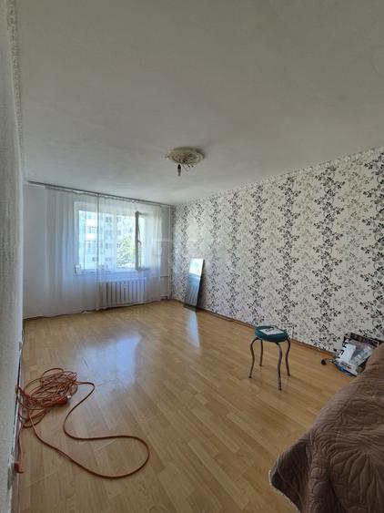 Apartament cu 3 camere decomandat, mobilat în Basarabia